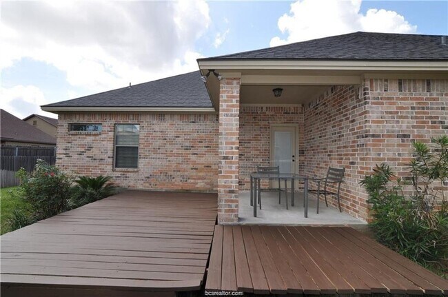Foto del edificio - August 2026 Pre-Lease!! Spacious 4 Bed, 3 Bath with Covered Patio!
