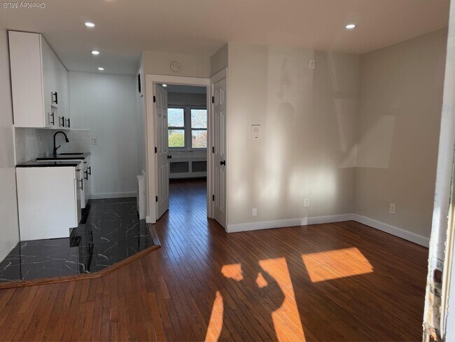 Foto del edificio - 830 E Broadway