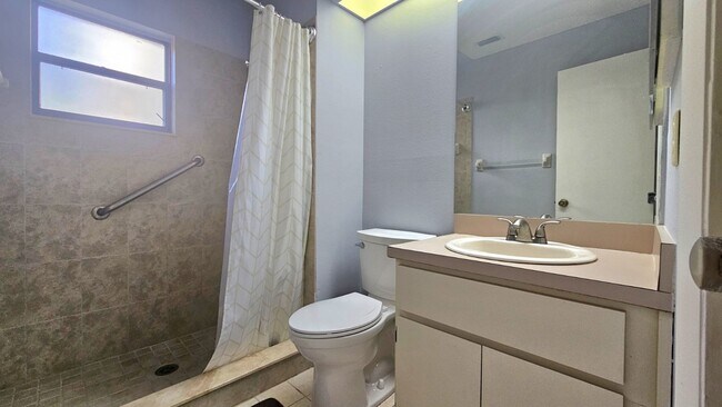 Building Photo - Beautiful 2 bedroom 2 bath