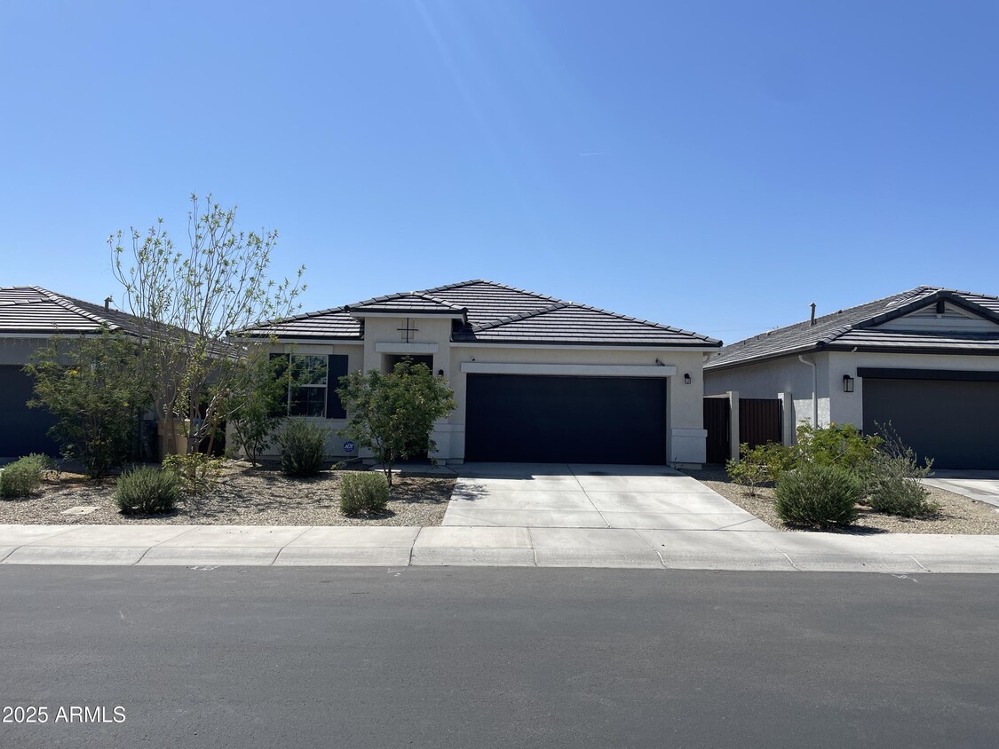 Foto principal - 24153 W Verlea Dr
