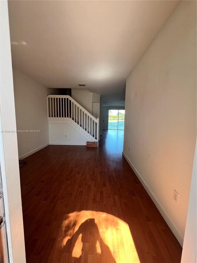 Foto del edificio - 10869 NW 79th St