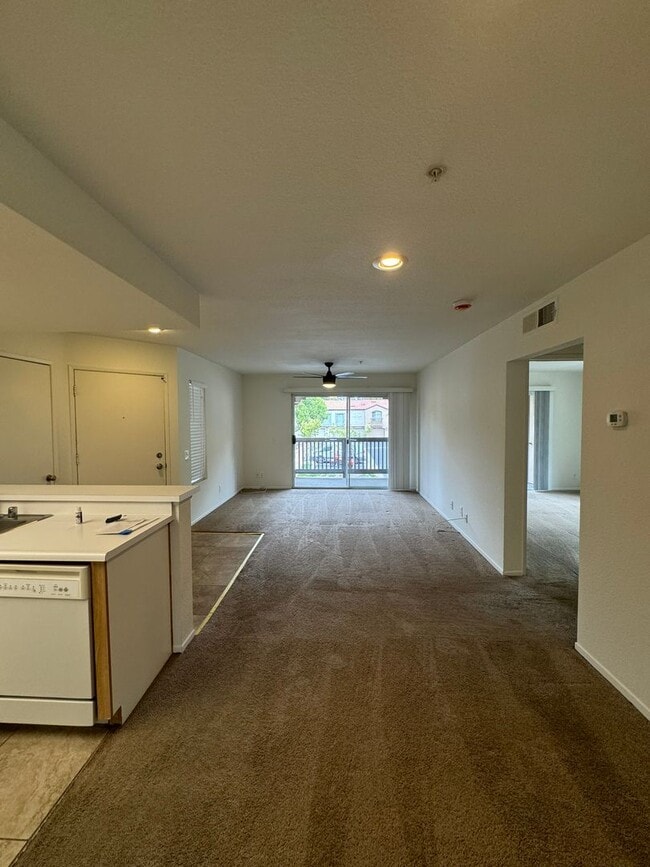 Building Photo - 1 Bed Condo with Garage & Balcony in Orange