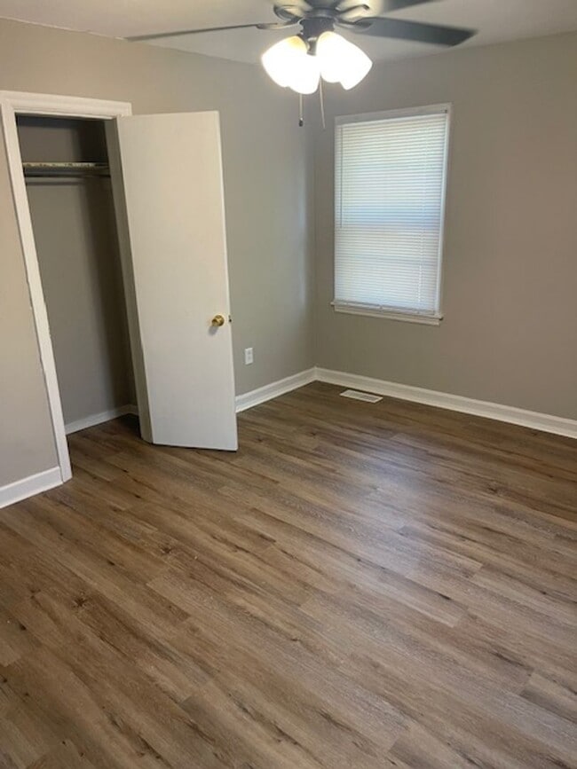 Building Photo - Single Family House