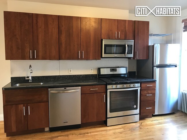 Building Photo - 174 Franklin St