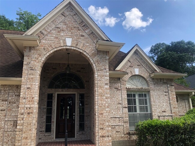 Building Photo - 135 Lakeside Dr