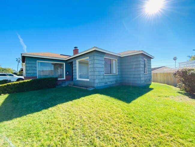Building Photo - Ocean Views! 2BD/1.5BA House Available Now!