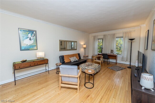 Foto del edificio - 2330 Euclid Heights Blvd