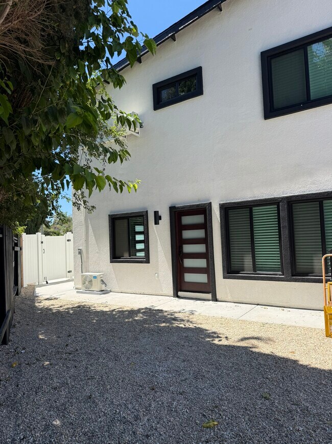 Foto del edificio - 4066 Hickory Ln