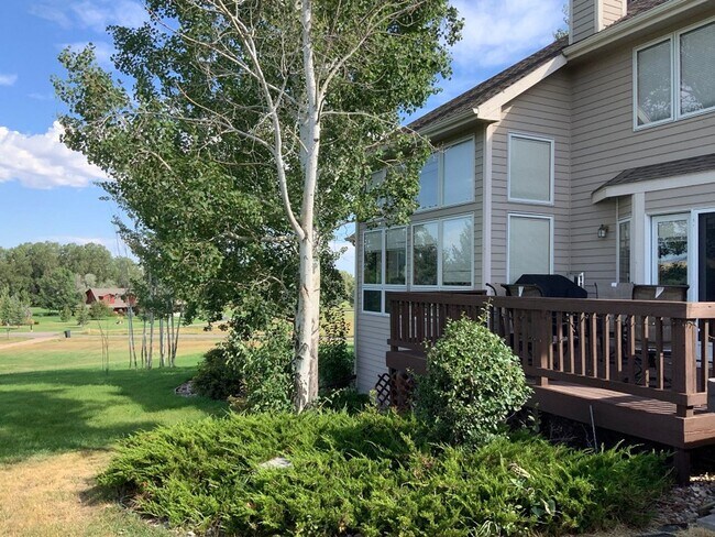 Building Photo - Short term lease on fully furnished house