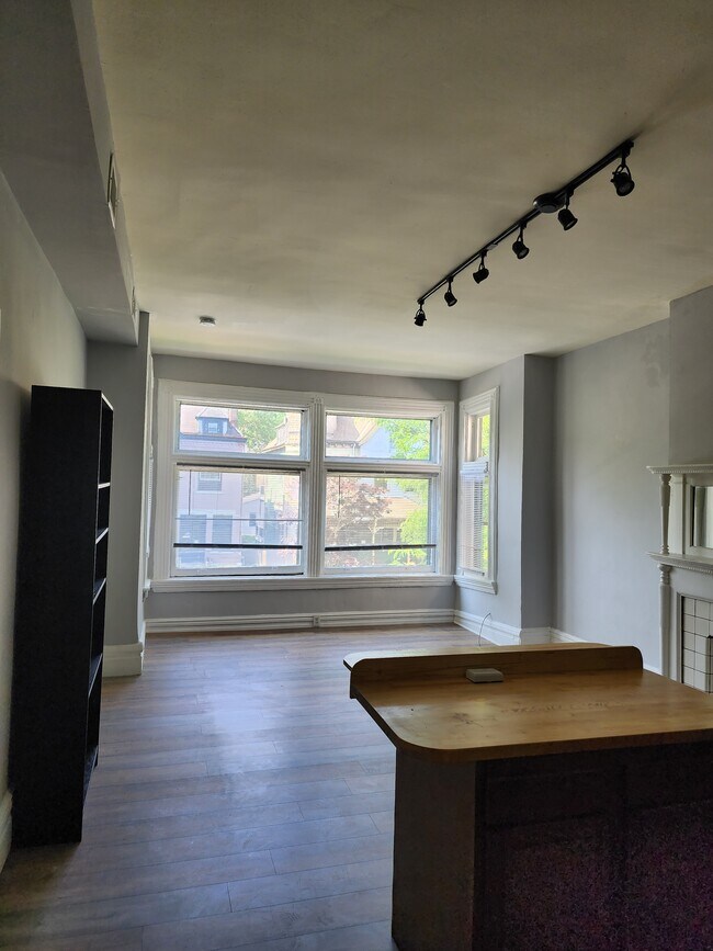 Building Photo - 5515 Hays St