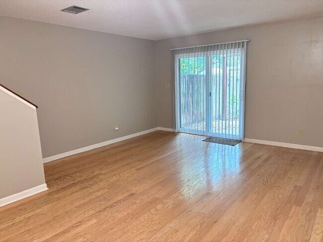 Foto del edificio - $200.00 Off First Months Rent!