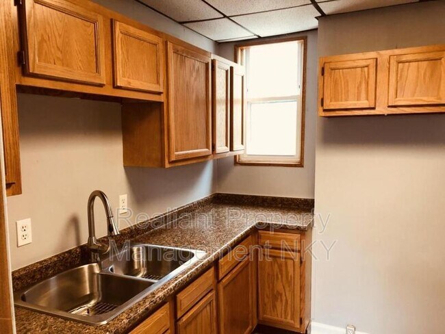 Building Photo - 324 E 47th St