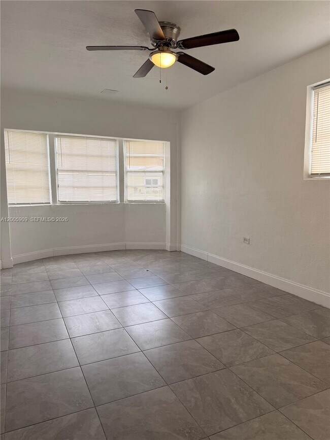 Foto del edificio - 6613 Evergreen Dr