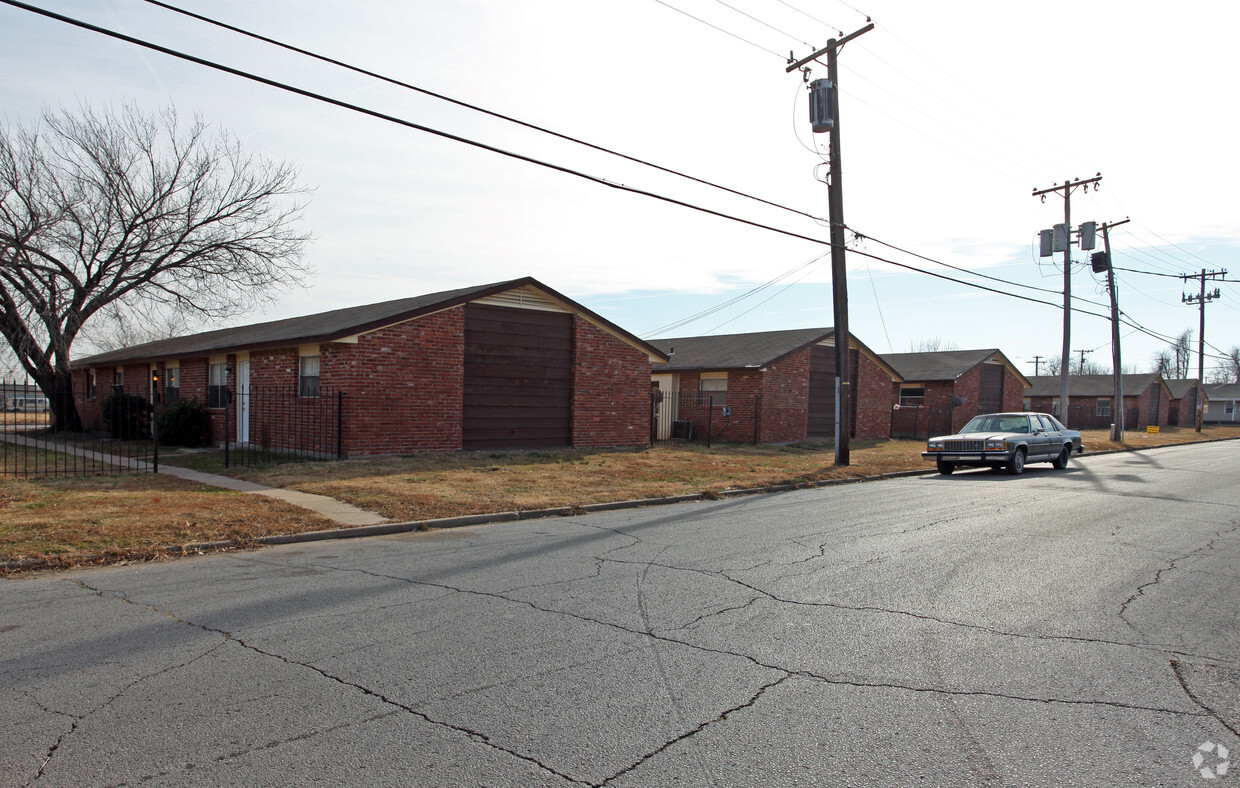 Primary Photo - Bryant Apartments