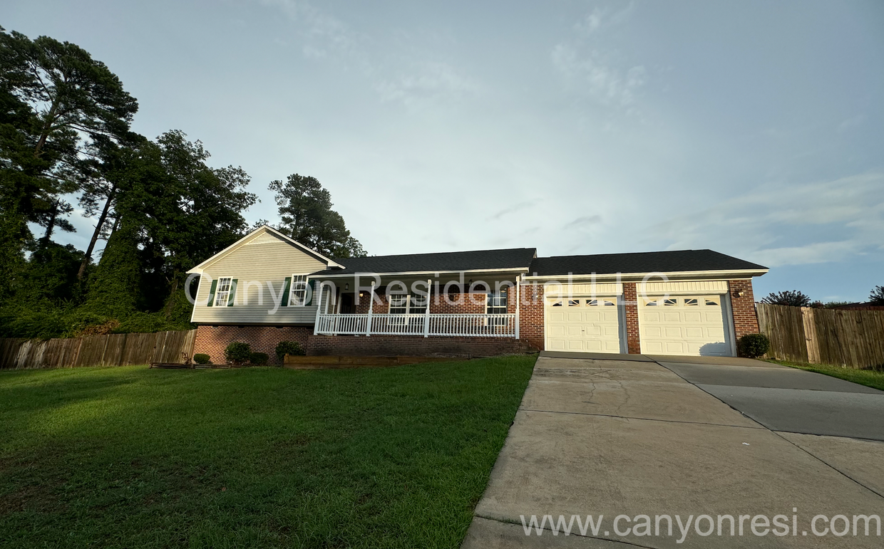 Primary Photo - Recently Renovated 3 Bedroom Beautiful home!
