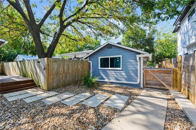 Building Photo - 1700 Cullen Ave