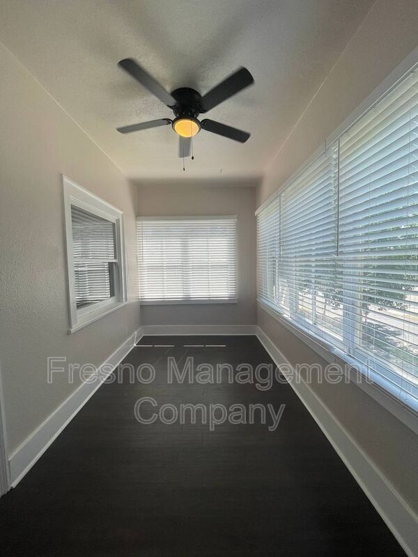 Foto del edificio - 837 E Weldon Ave