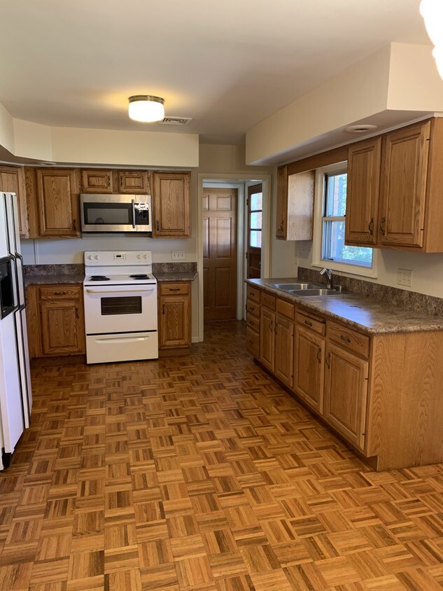 11887 Adams Rd, Granger, IN 46530 House Rental in Granger, IN