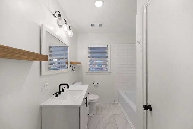 Building Photo - The perfect blend of style and comfort