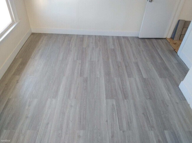 Foto del edificio - 3 br, 1 bath Triplex - 64 Anderson Street 64