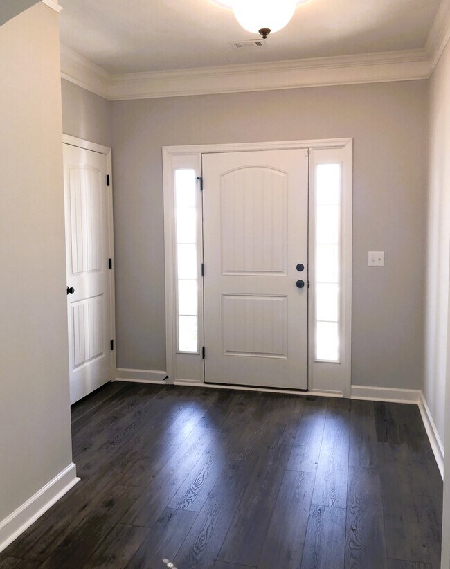 Building Photo - 1052 Mulford Lp