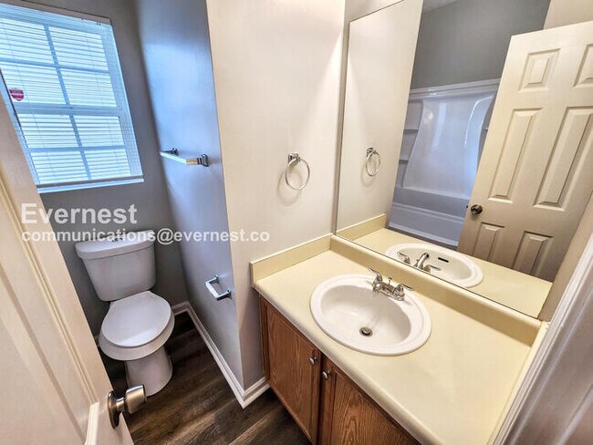 Foto del edificio - 3 Bed, 2 Bath Home with Off-Street Parking / Pet-Friendly / Coming Soon!