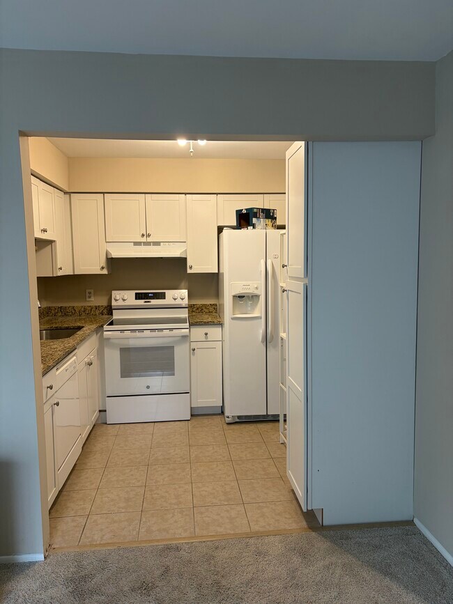 Building Photo - 5131 Buckingham