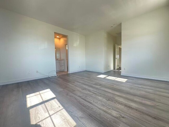 Building Photo - 5862 Ginger Dr