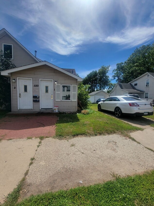 Primary Photo - 1120 Pine St