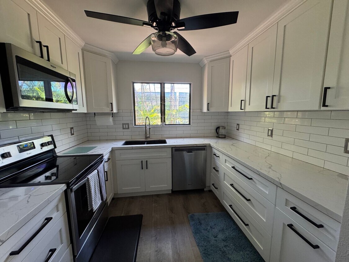 Primary Photo - Haleakala Gardens Furnished ground floor 3...