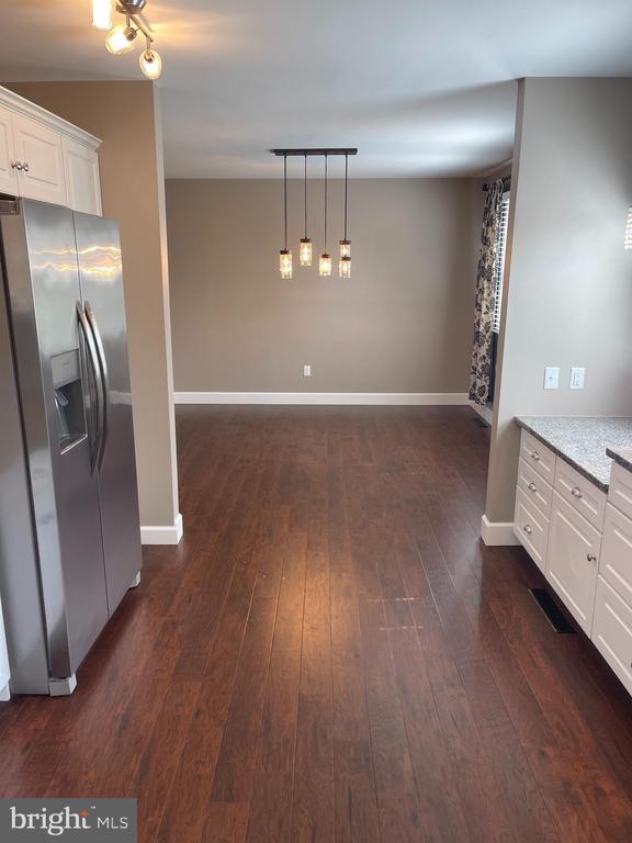 Building Photo - 990 E Governor Rd