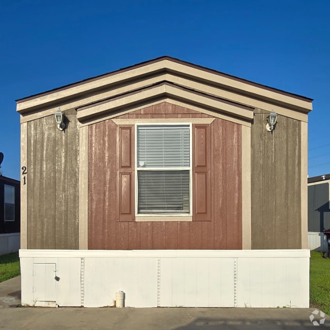 Building Photo - 1120 N Vista Dr