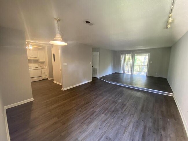 Foto del edificio - 635 Pine Ridge Pl