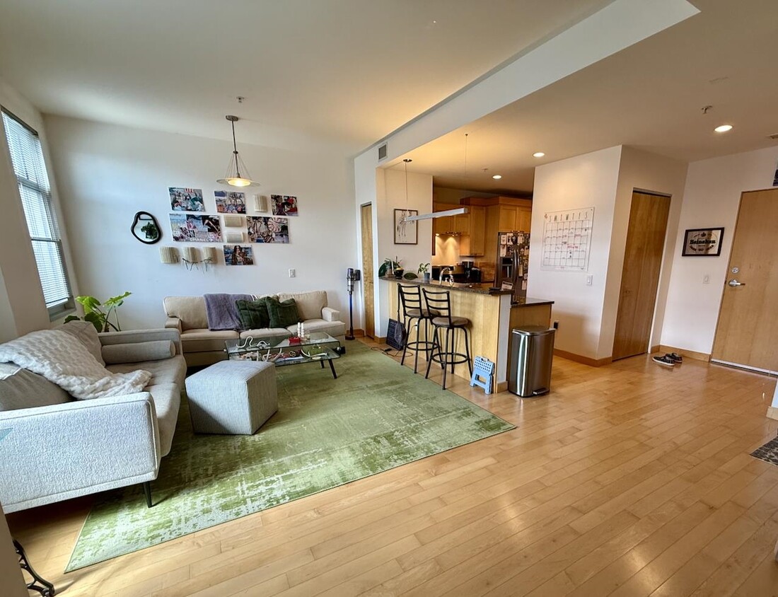 Primary Photo - 309 W Washington Ave
