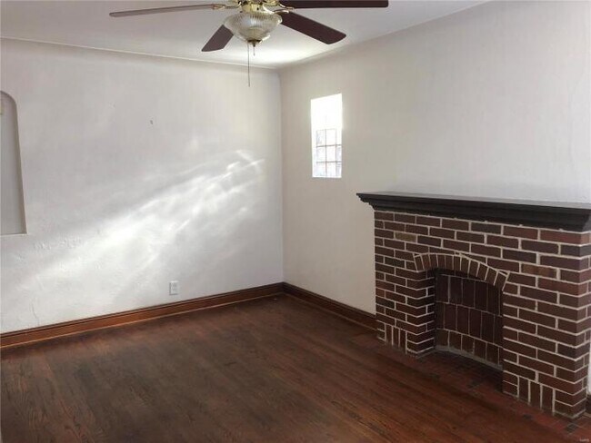 Building Photo - 2 bedroom in St Louis MO 63122