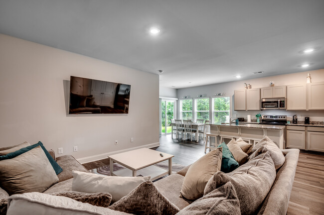 Building Photo - 487 Waterend Dr
