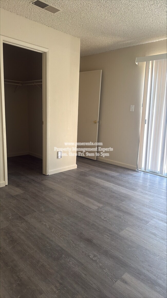 Foto del edificio - 3016 Snowberry Ln