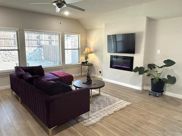 Foto del edificio - 4913 Pebblewood Dr