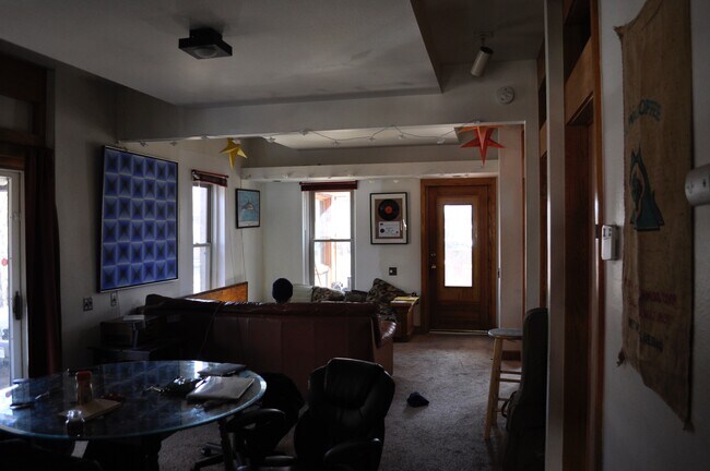 Sala de estar - 2129 Grove Cir W