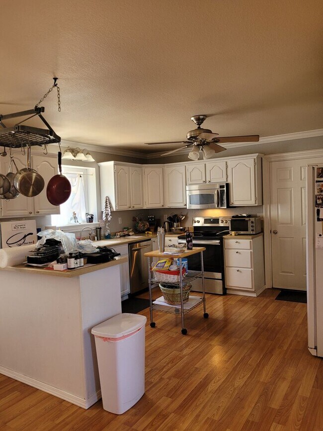 Foto del edificio - Beautiful 4BR/3Ba Home in Susanville CA  3420 Sq Feet