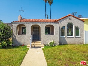 Building Photo - 723 W Doran St
