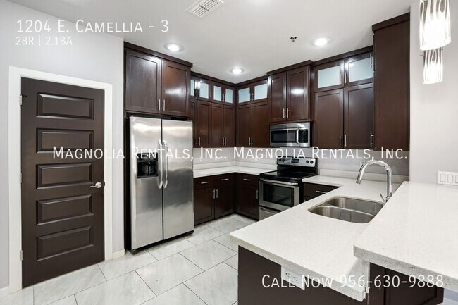 Foto del edificio - 1204 E. Camellia-3