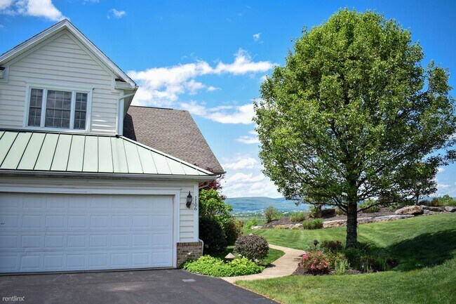 Building Photo - 3 br, 3.5 bath Townhome - 1106 Tennyson Close