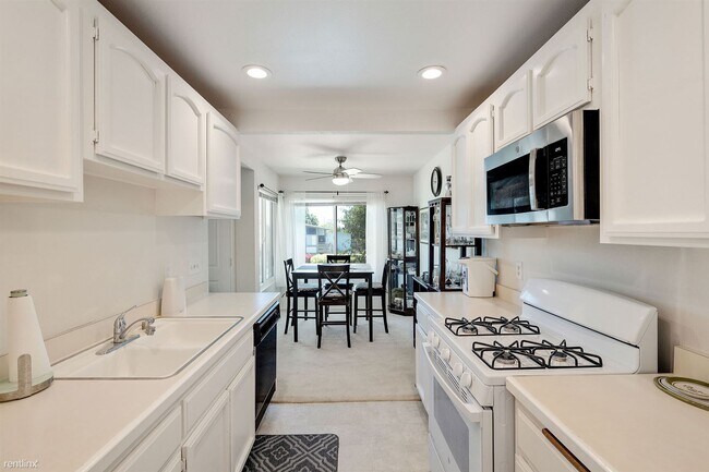 Building Photo - 2 br, 2 bath Condo - 20561 South Vermont A...