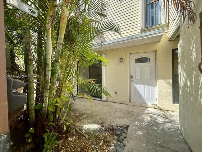 Foto del edificio - 645 Executive Center Dr