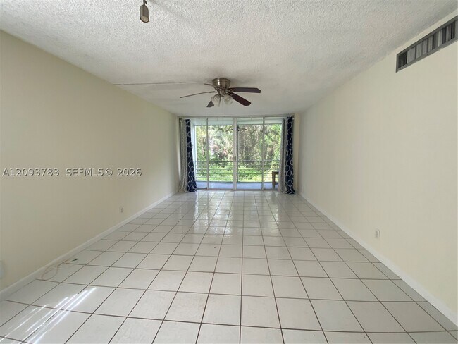 Foto del edificio - 9430 Live Oak Pl