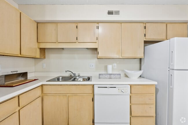 2BR, 2BA - 1,100SF - Kitchen - The Mark