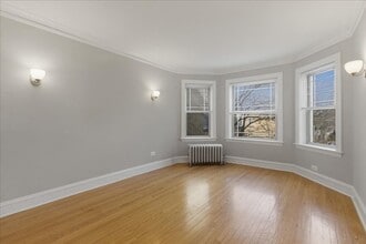 Building Photo - 1729 W Thorndale Ave