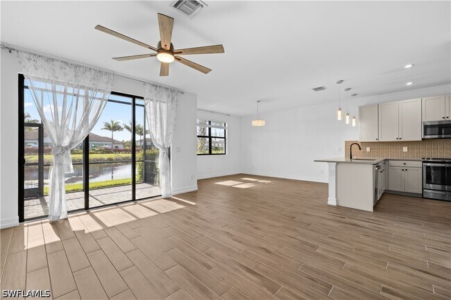 Foto del edificio - 7548 Carnegie Way