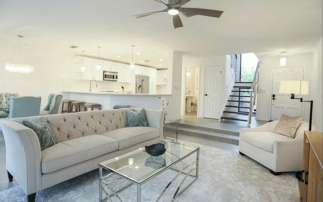 Foto del edificio - 819 Windermere Way